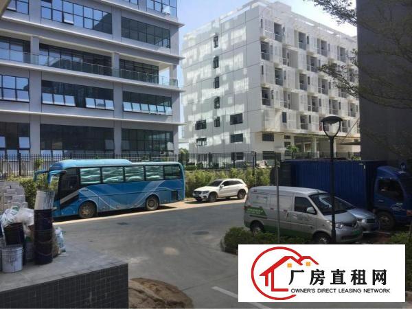 
橫岗六约社区标准厂房二楼2600平方带三吨电梯可分