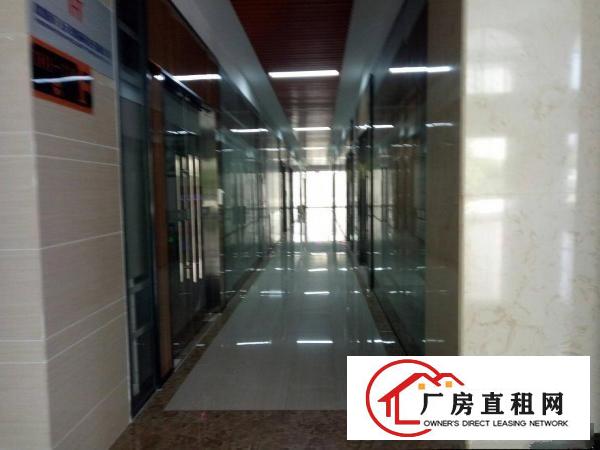 
高速出口一公里，现成精装修办公室