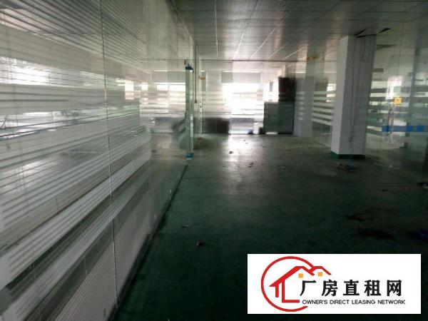 
厂房1900平米，有现成吊顶，现成办公区域