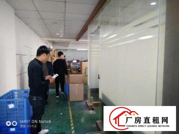 
龙华新区观澜观光路边750平方租10400元