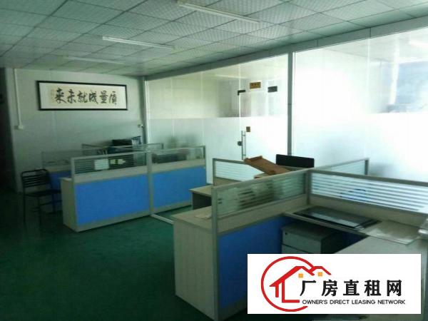 
观澜清平附近新出楼上2500平方带装修厂房招租