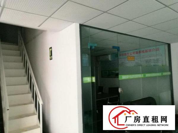 
观澜松元环观中路轻轨旁工业区带装修一楼厂房出租