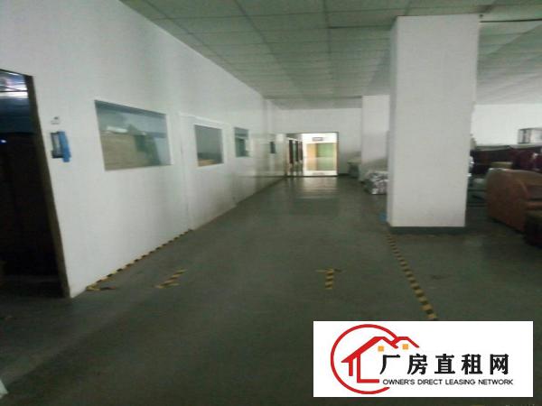 
龙华观澜牛湖三楼1200平米一层出租，带办公室装修