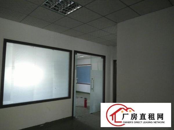 
车站附近600平米厂房出租