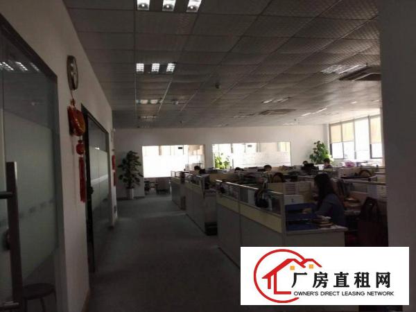 
新出二楼600平方，环境好地理位置佳