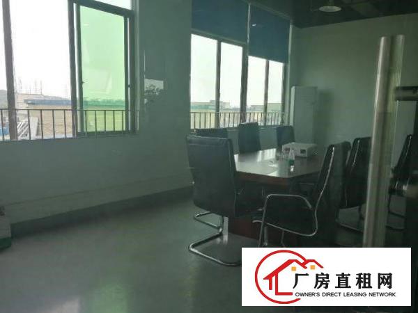 
塘厦新出楼上原房东800平厂房诚意出租，形象好零摊
