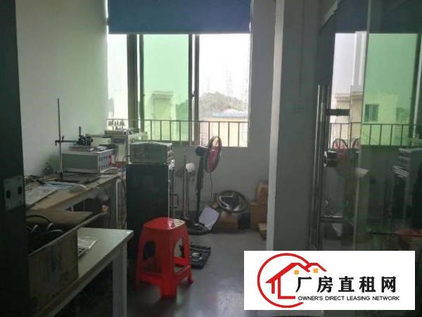
塘厦新出楼上原房东800平厂房诚意出租，形象好零摊