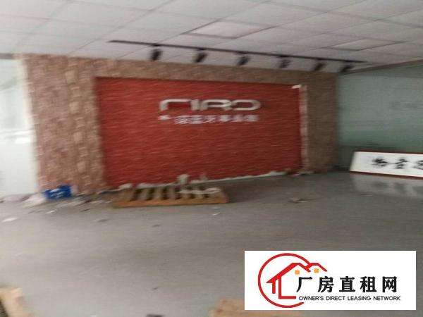 
（凤岗金凤凰）三楼2500平米带装修招租。