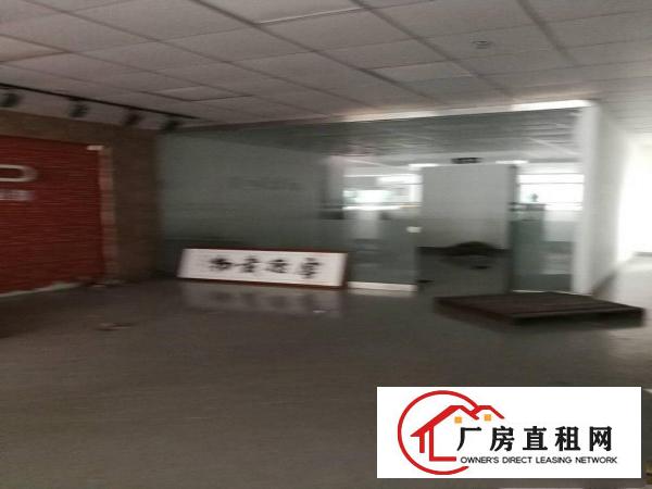 
（凤岗金凤凰）三楼2500平米带装修招租。