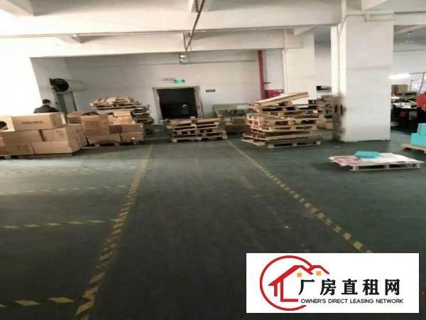 
凤岗大型工业园3楼1400平方带水电装修招租