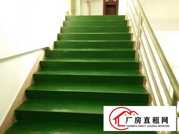 
凤岗金凤凰工业区二楼1600平带豪华办公室厂房急租