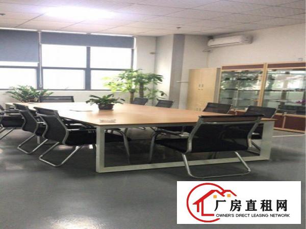 
凤岗镇翡翠山谷边二楼厂房2800平方米带办公室出租