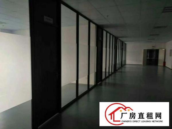 
凤岗五联无尘车间3100平，200万装修免费送！