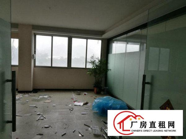 
清溪罗马三楼1600平米出租现成水电装修