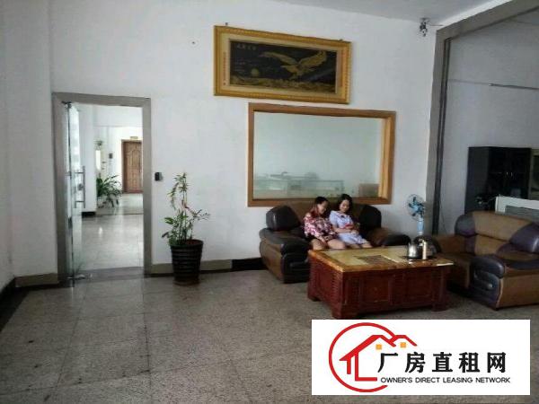 
清溪主干道清凤路标准一楼2000平米现成水电办公室出租