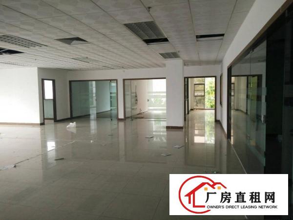 
清溪三中主干道旁新出楼上厂房3500出租水电齐全