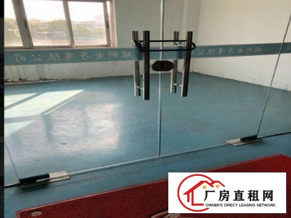 
		横沥{形象好}标准独院厂房分租二楼一层1000方
	