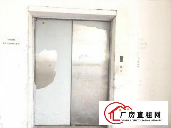 
		东坑黄麻岭楼上标准厂房1000平带2吨电梯交通方便
	