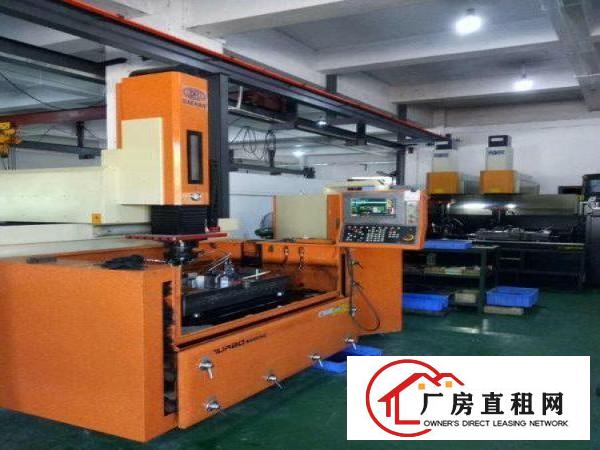 
		出租角社路边2个门面360平方工厂
	