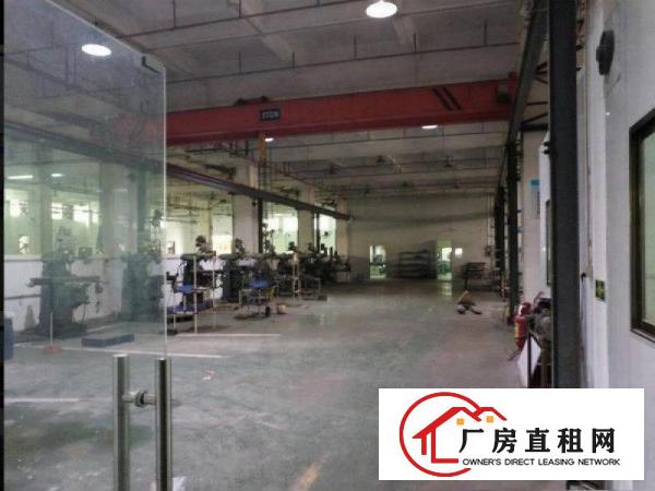 
		桥头标准一楼六米2000平米现成装修厂房对外出租
	
