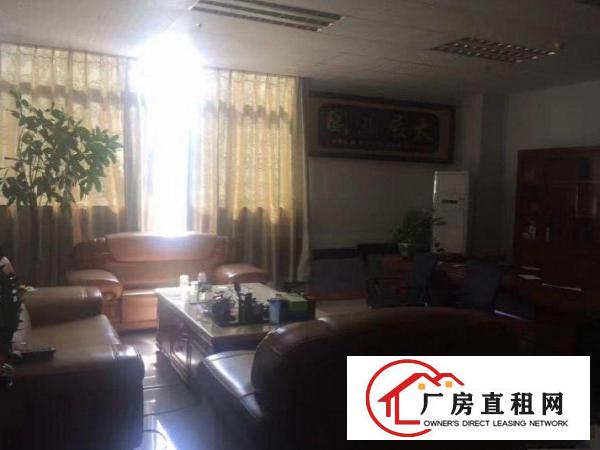 
		桥头莲城新出楼上带装厂房1500平，水电齐全
	