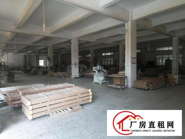 
		带喷油环评证厂房出租10600平米可分租。
	