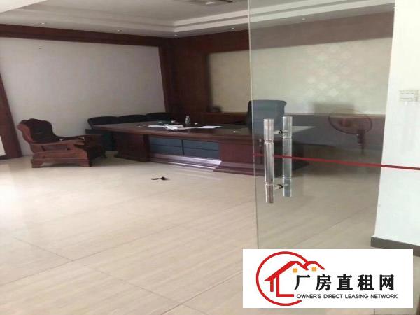 
		桥头镇镇中心空出标准厂房三层现成水电装修3600平
	