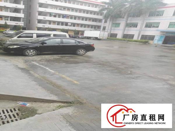 
		约场新出原房东电子厂房三楼1500平方
	