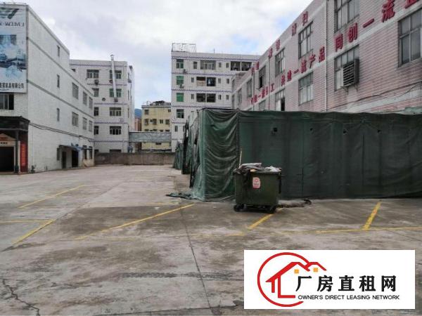 
		镇隆新出厂房工业园标准厂房四层5400平米，出租
	