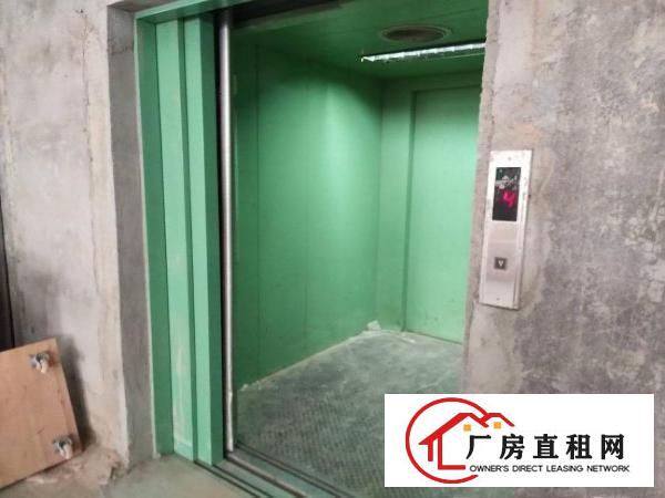 
		秋长西湖主干道旁1500平标准2楼厂房出租带精装
	