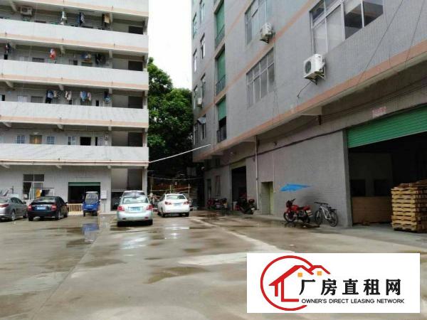 
		秋长工业园楼上800平方带现成办公室可做污染行业
	