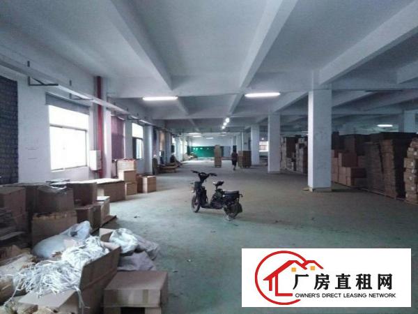 
		秋长新出标准厂房1500平带3吨双开电梯
	