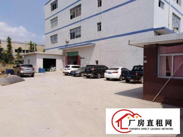 
		秋长维布2000平米2楼实际面积出租
	