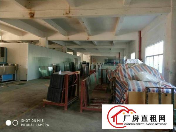 
		秋长新出一楼700平标准厂房水电齐全低价出租
	
