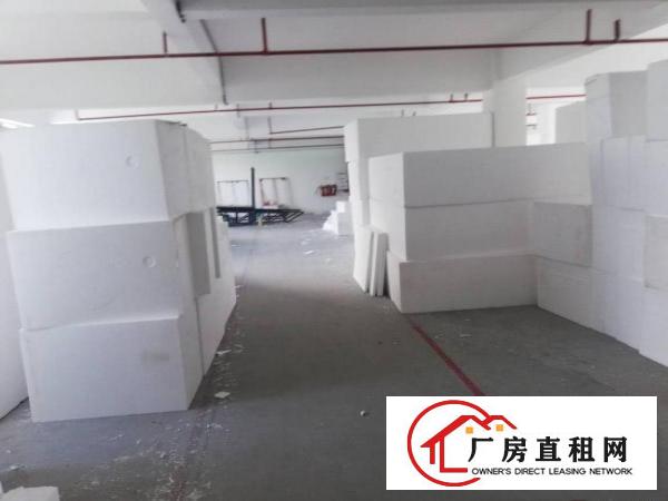 
		1400平九成新楼上，带三吨电梯
	