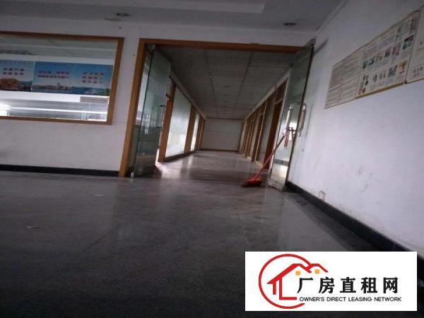 
		仲恺临近高速出口楼上带装修厂房1200出租
	