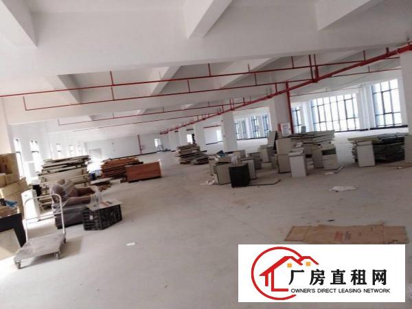 
		平南高速路口附近工业园区内5500平方标准厂房出租
	
