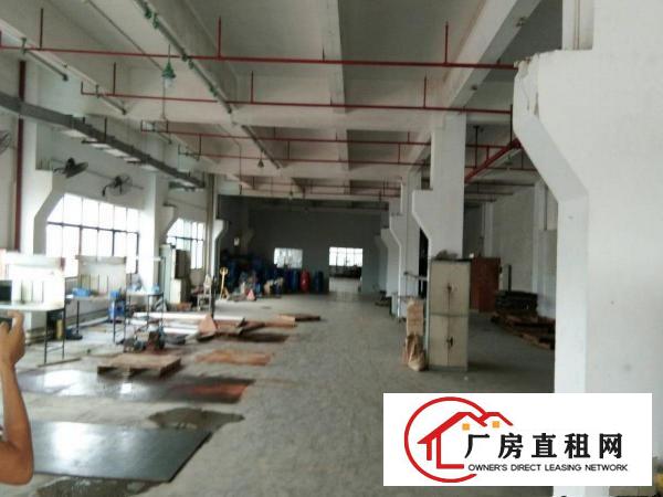 
		平南工业区新出二楼标准厂房带二次消防2500出租
	