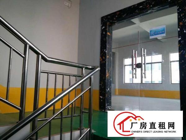 
		仲恺航天科技园房东楼上1000平方旁厂房带装修！
	