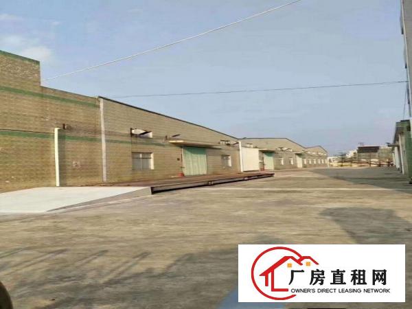 
		单一层砖墙到顶7700平方，有环评可喷油家私等行业
	