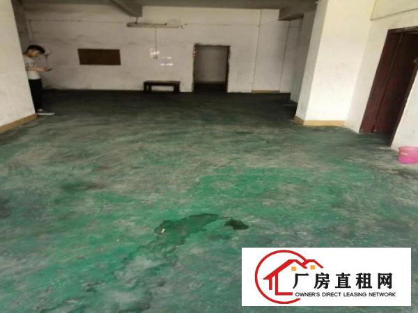 
		街口原房东精装修1350平米独院厂房对外招租
	