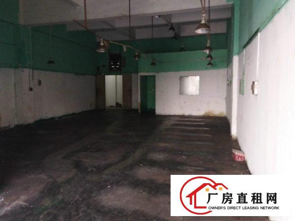 
		新民路二楼300平带货梯厂房招租空地大卸货方便
	