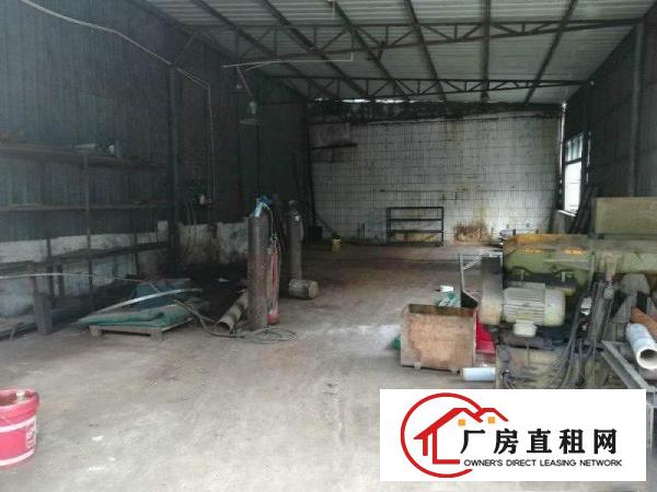 
		新民一楼3000平厂房招租独门独院可进大车
	