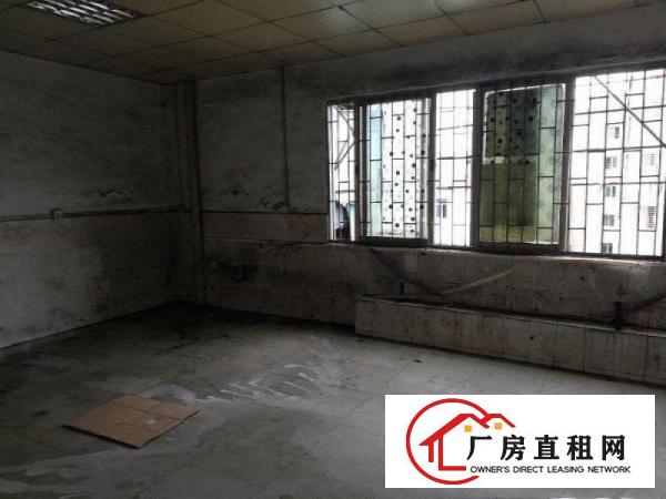 
		上角楼上80平厂房招租消防完善有吊顶有装修交通便利
	