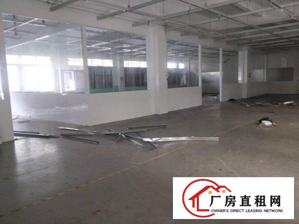 
		厦岗两层独门独院共3100平方，也可分两独院或分租
	