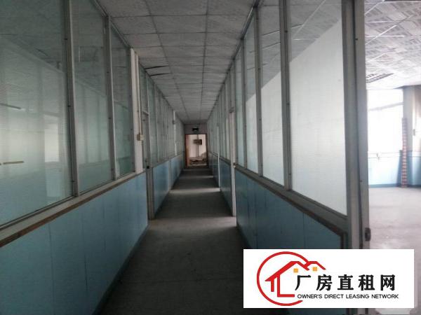 
		厦岗两层独门独院共3100平方，也可分两独院或分租
	