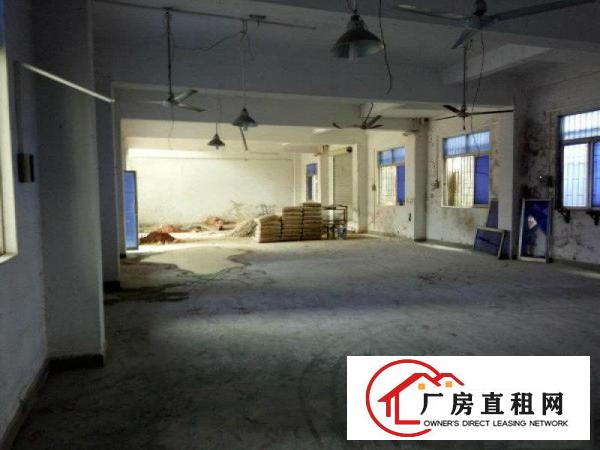 
		上角新出多栋原房东厂房空地大可进大车行业不限
	