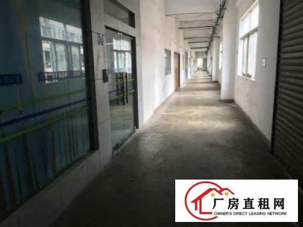 
		乌沙楼上180平厂房招租空地大交通便利可进大车
	