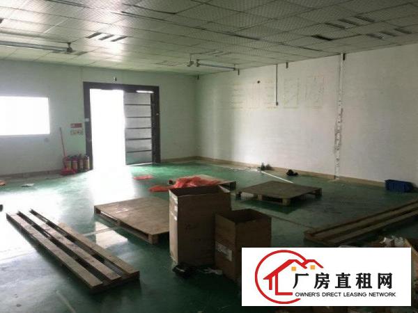 
		乌沙楼上180平厂房招租空地大交通便利可进大车
	