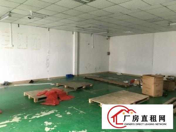 
		乌沙楼上180平厂房招租空地大交通便利可进大车
	